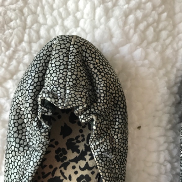 Tory Burch flats in grey stingray size 7 - Picture 6 of 7